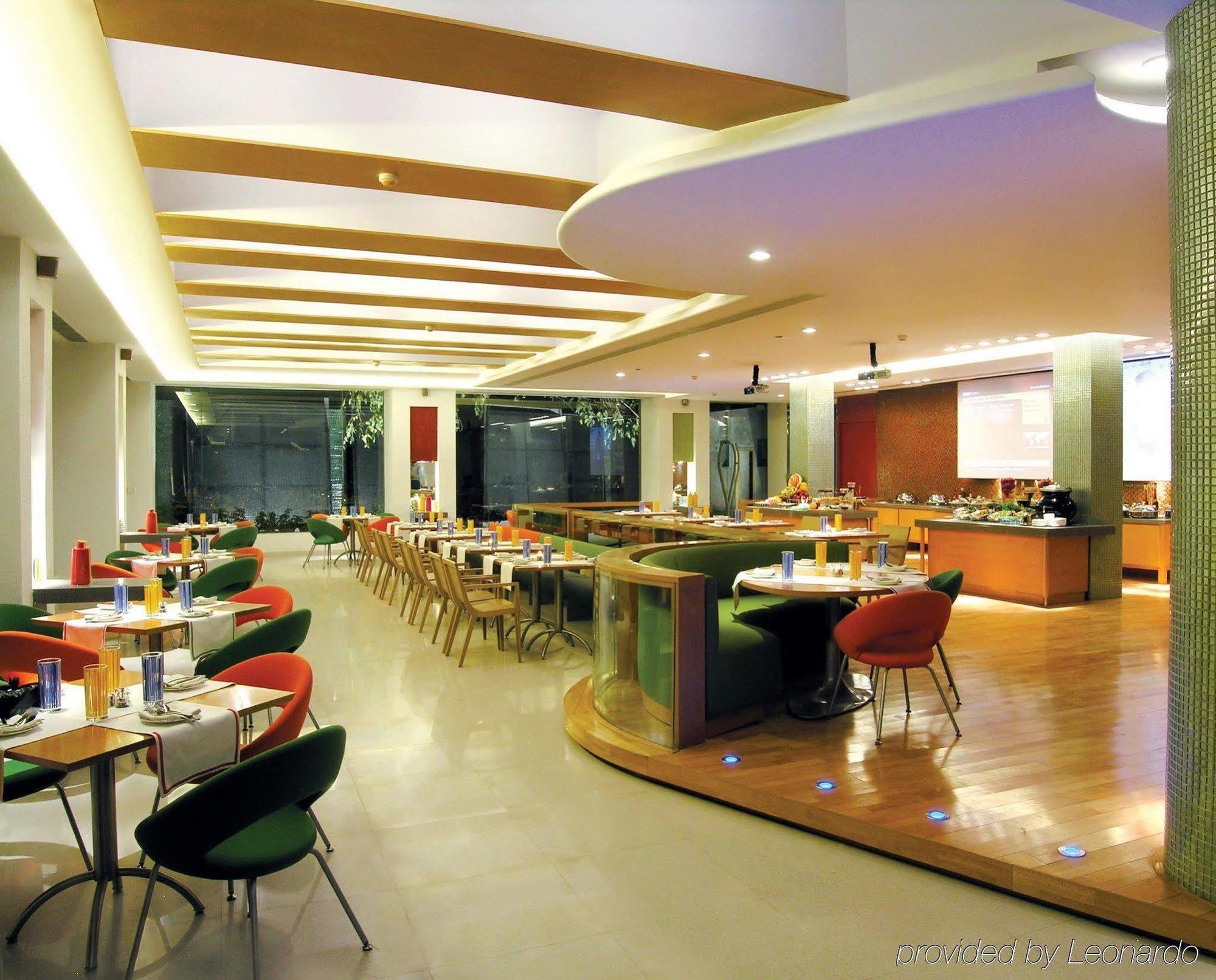 Taj Chandīgarh Ресторант снимка The restaurant