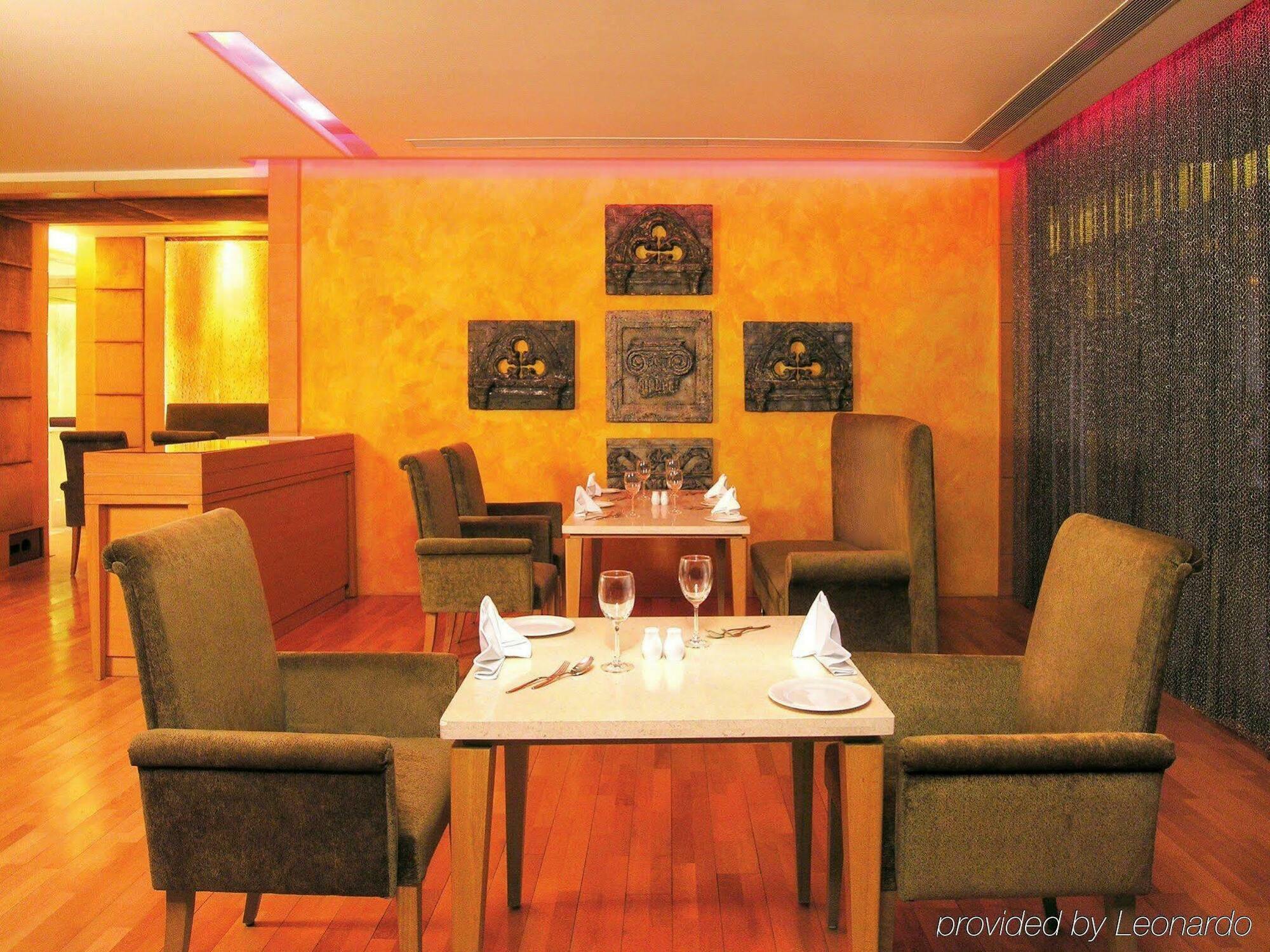 Taj Chandīgarh Ресторант снимка The Club Lounge at the Taj Mahal Palace, Mumbai